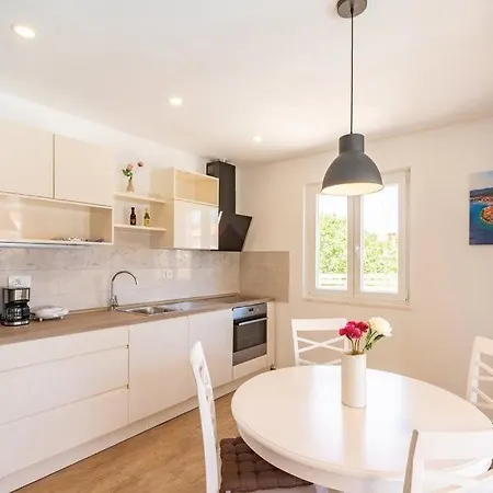 Mab Sweet By Guide Вела-Лука