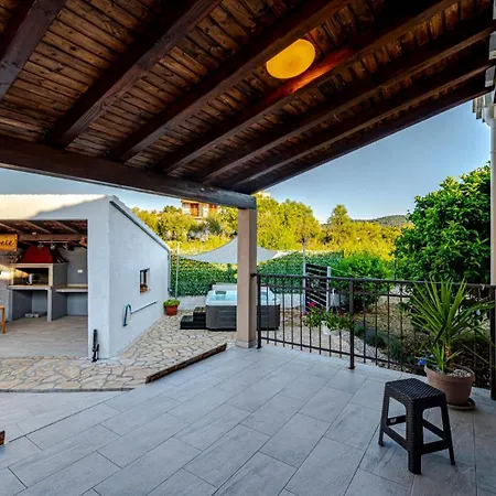 Villa Mab Sweet By Guide