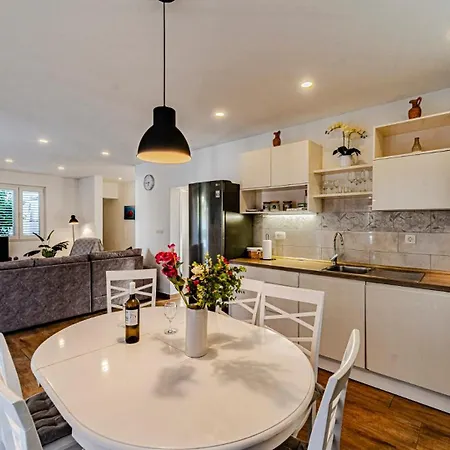 Mab Sweet By Guide Villa